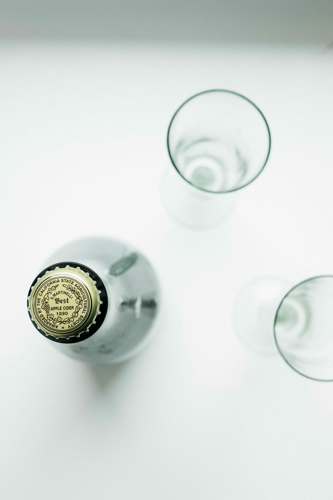 gold and silver bottle cap