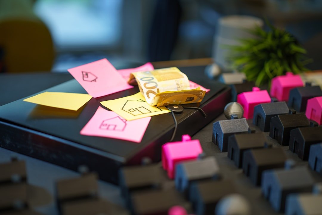 Miniature houses and sticky notes with house drawings.